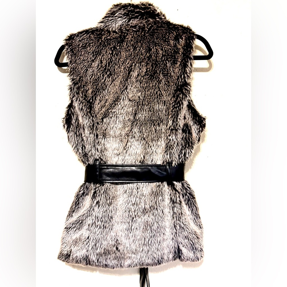 Miss Ashley Luxurious Tailored Vegan Fur/Leather Trim Vest Size Medium 2 Tone - Picture 4 of 8